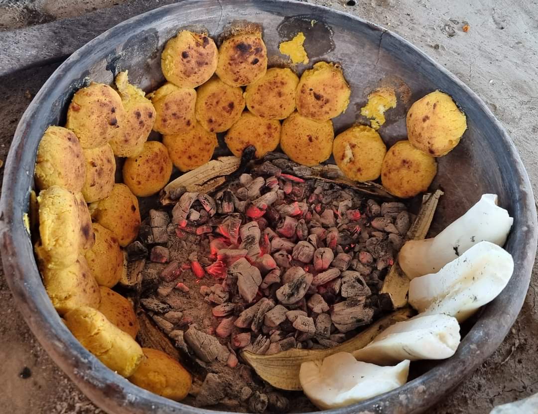 tortillas de maíz y yuca horneadas en el horno manabita